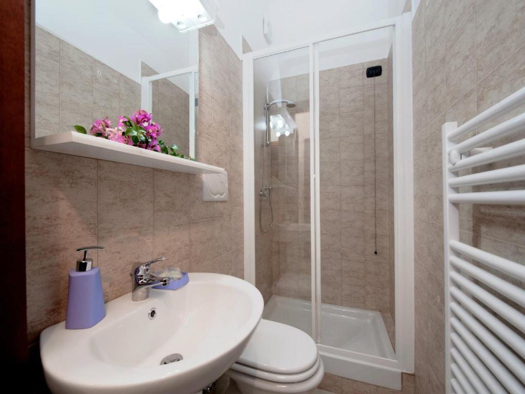 B&B La Casetta لاديسْبولِ الغرفة الصورة